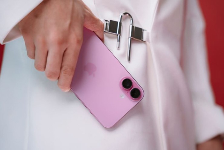 Kính lưng iPhone 16