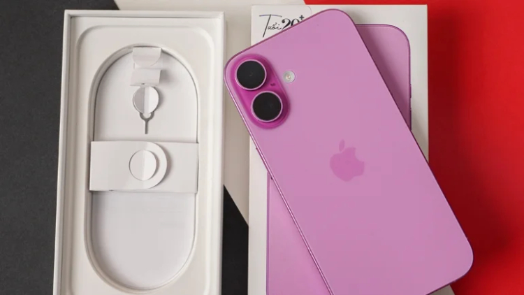 Kính lưng iPhone 16