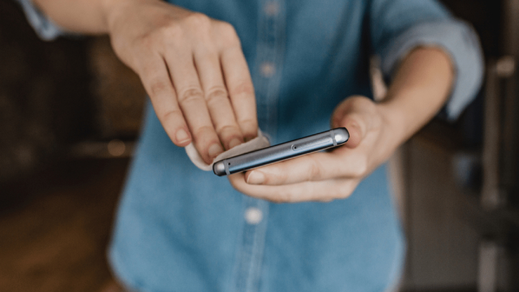 Kính lưng iPhone 16