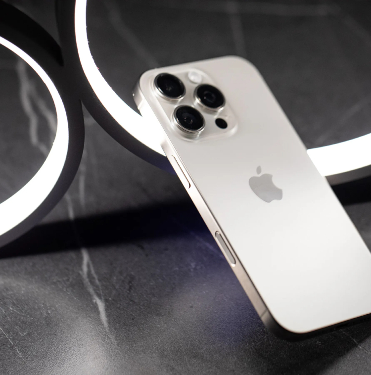 Kính lưng iPhone 16 Pro