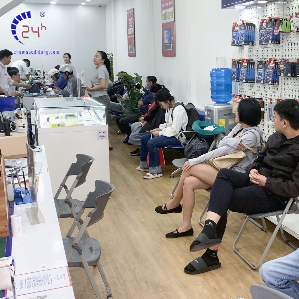 Kính lưng iPhone 16 Pro Max