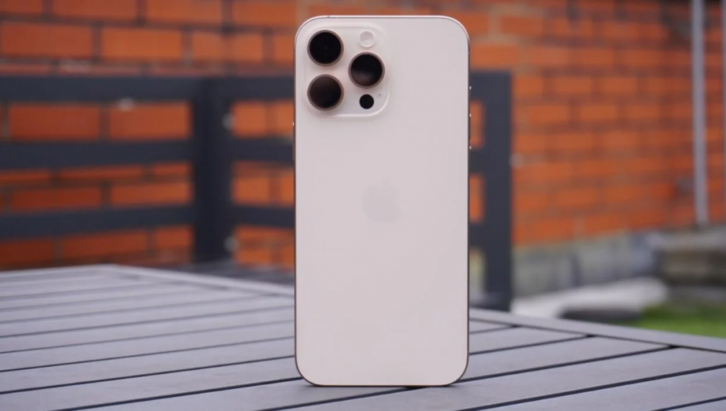 Kính lưng iPhone 16 Pro Max