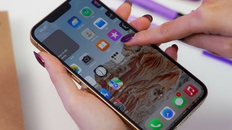 Màn hình iPhone 16