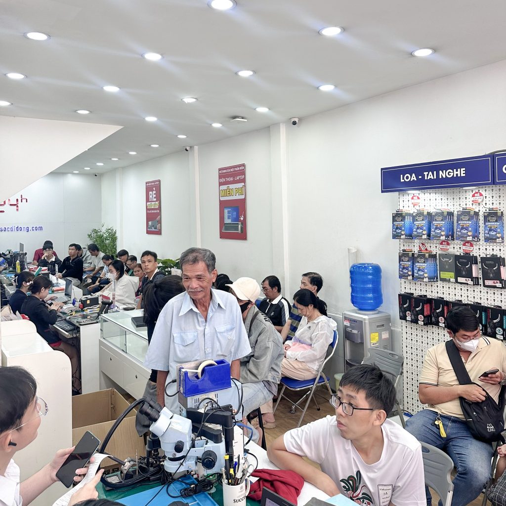 Kính lưng iPhone 17