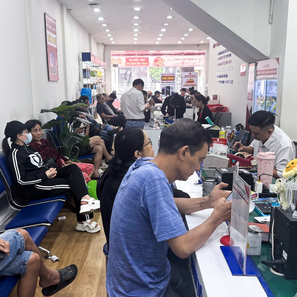 Kính lưng iPhone 17