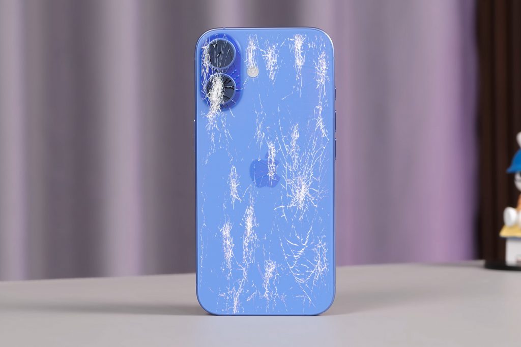 Kính lưng iPhone 17