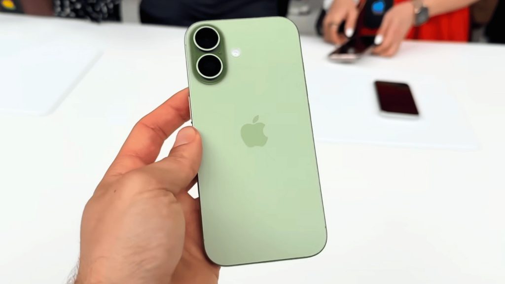 Kính lưng iPhone 17