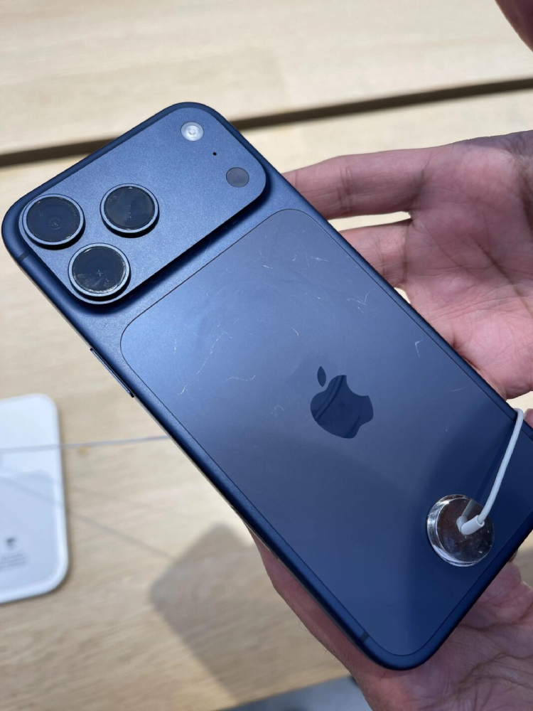 Kính lưng iPhone 17 Pro