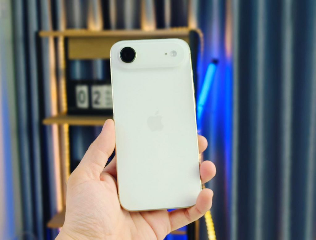 Kính lưng iPhone Air