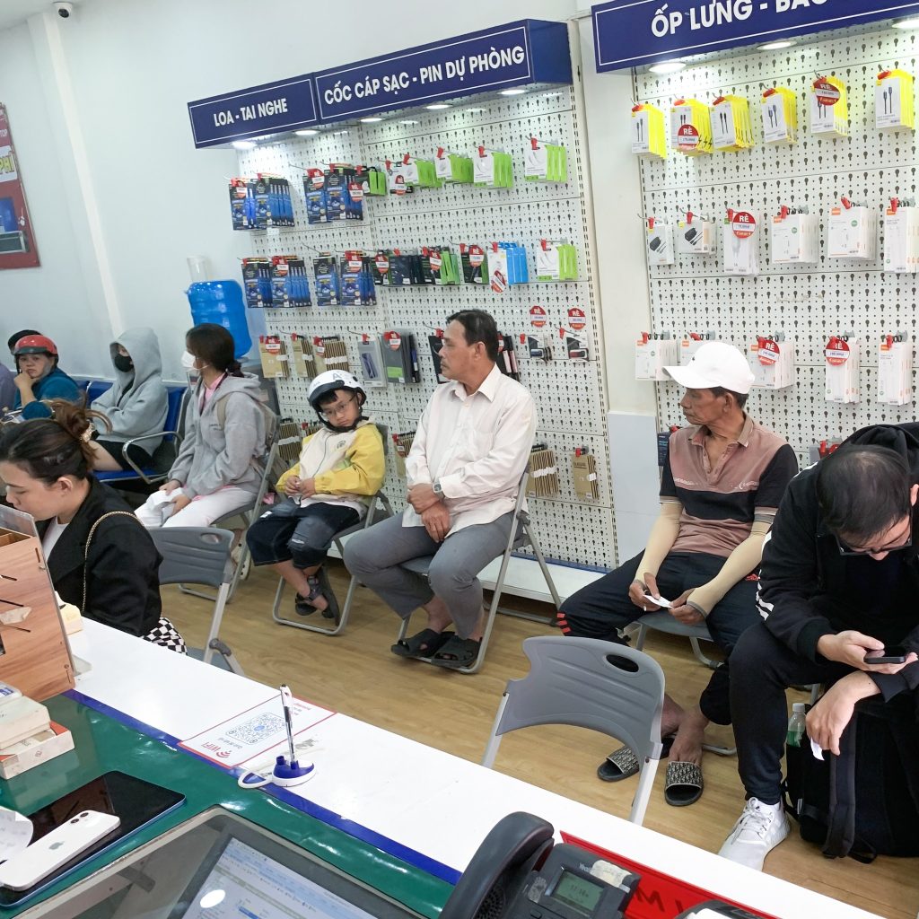 Mặt kính iPhone 17